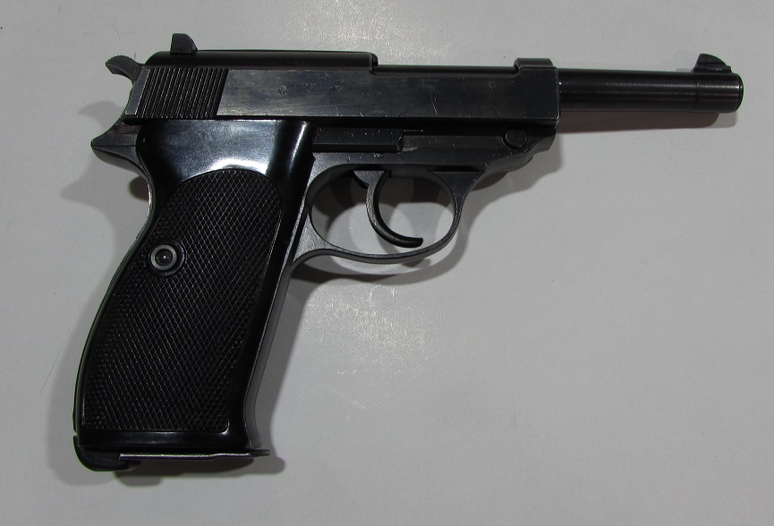 PISTOLET SEMI AUTOMATIQUE walther P38 AC 43 cal 9x19,tres bon etat