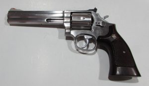 Revolver Inox Smith & Wesson 686 canon 6 pouces cal 357 magnum bon etat