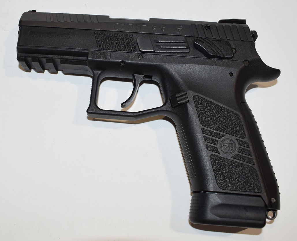 Pistolet Semi auto CZ P-07 mallette 2 chargeurs supplementaires bon etat